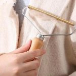 پرزگیر لباس دسته چوبی