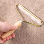 پرزگیر لباس دسته چوبی